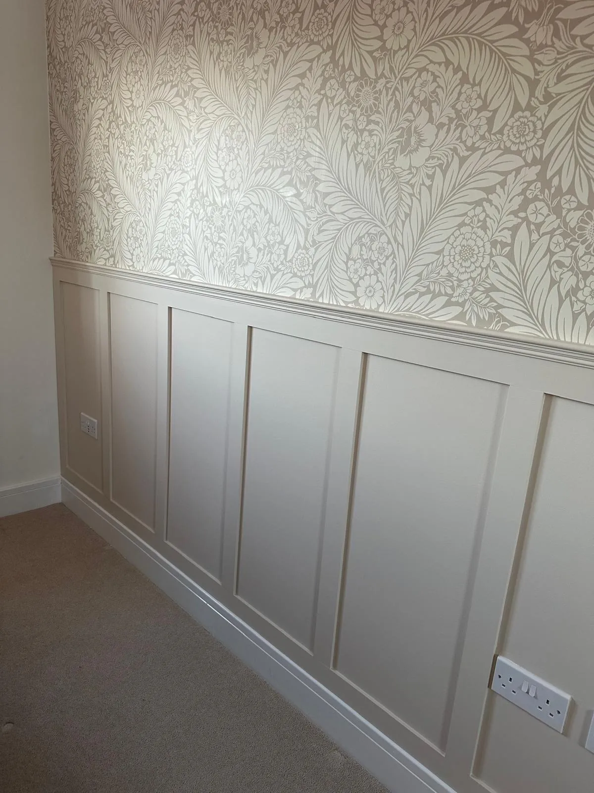 Shaker panelling and wallpaper detail